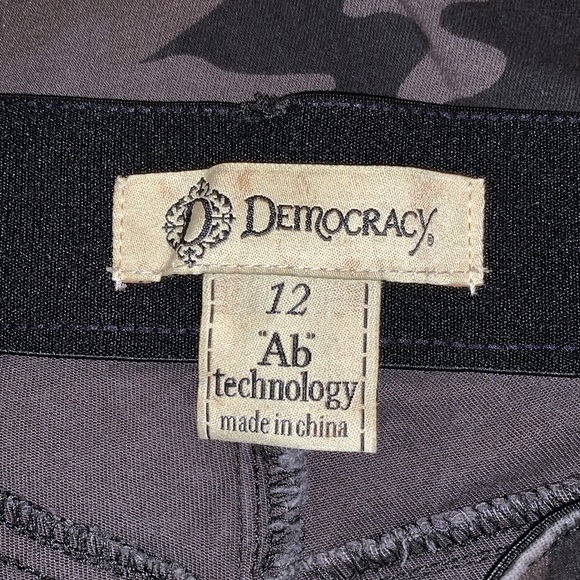 Democracy Jeans - Picture 3 of 7